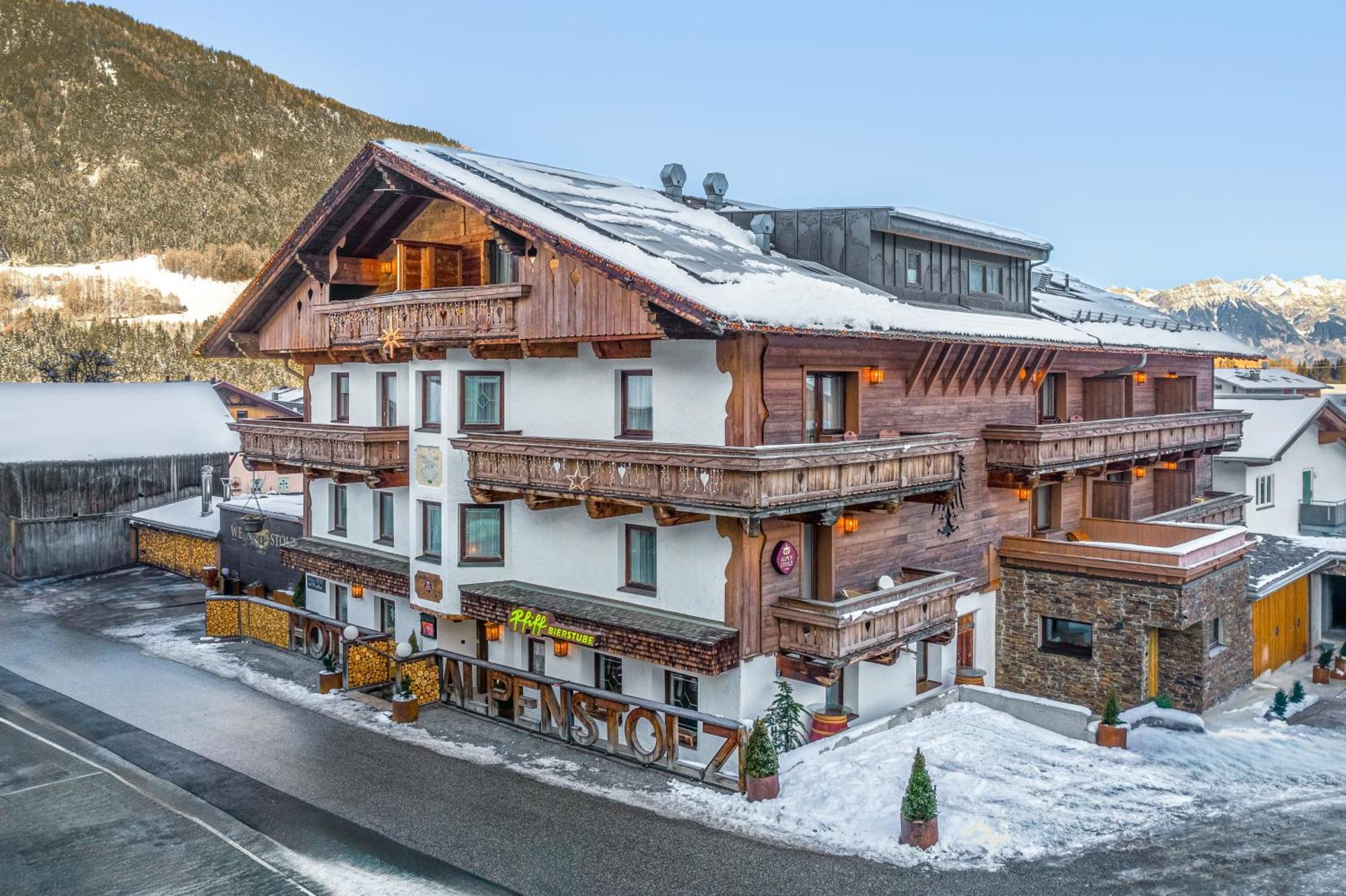 Hotel Alpenstolz Mieders Exterior photo